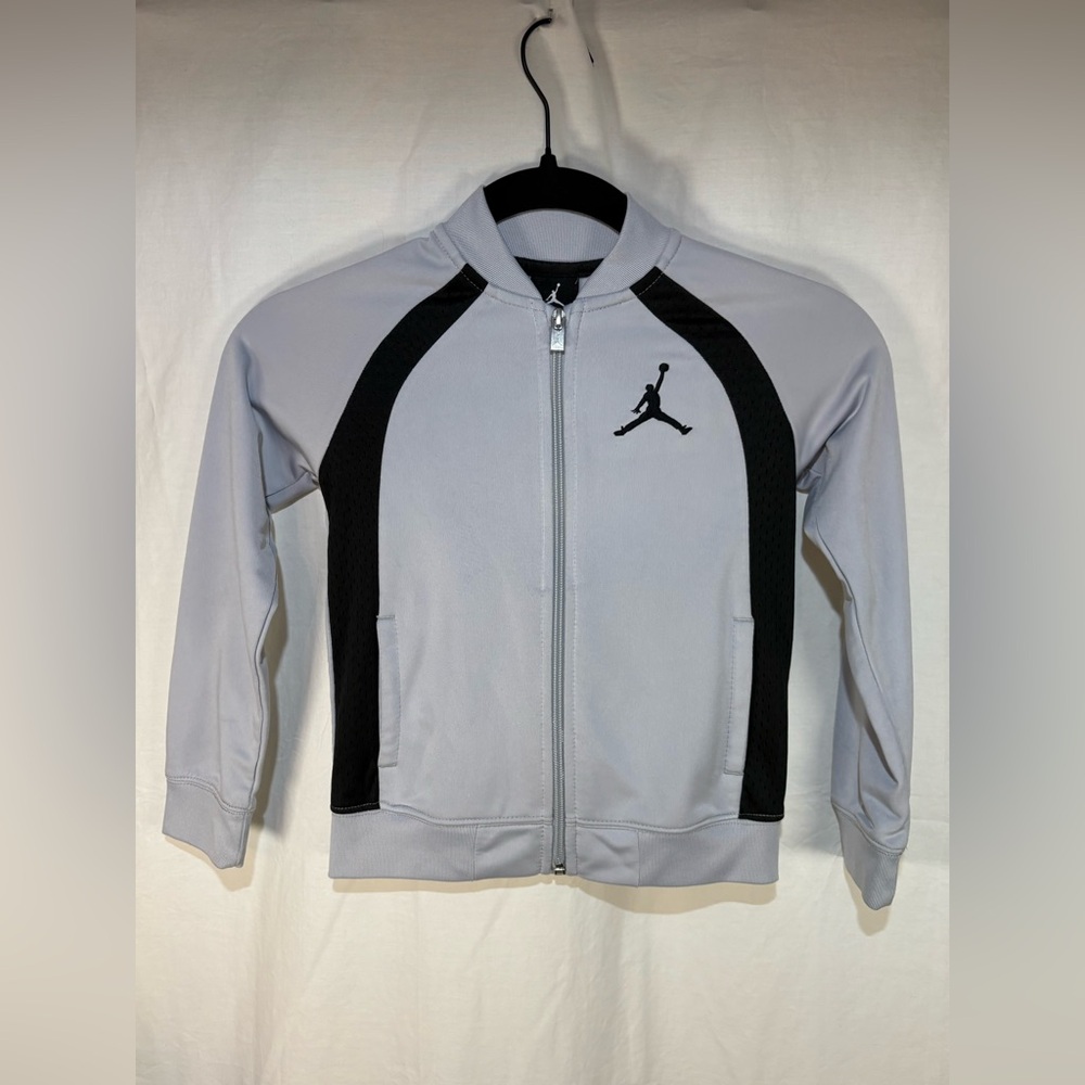 Jordan Jacket Light Gray and Black Zip-Up Boys Size Small (4-5 year)